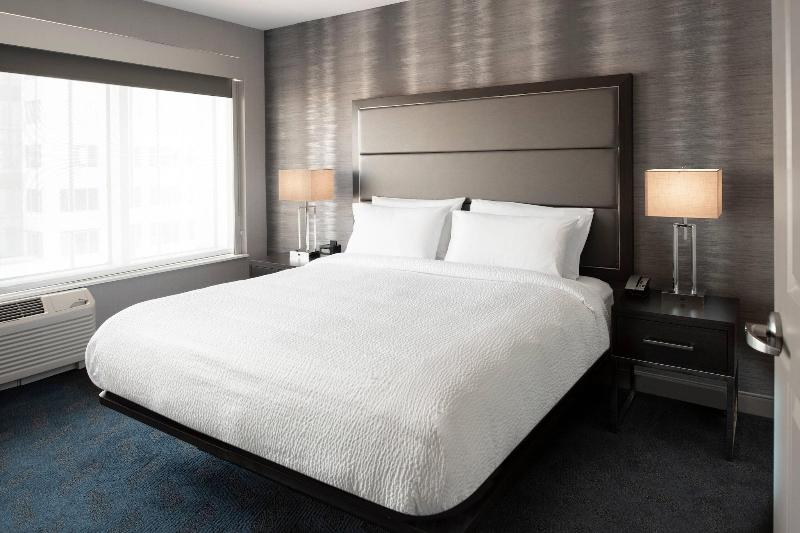 Fairfield Inn & Suites by Marriott Boston Logan Ai image