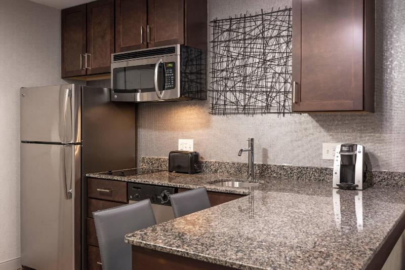 Fairfield Inn & Suites by Marriott Boston Logan Ai image