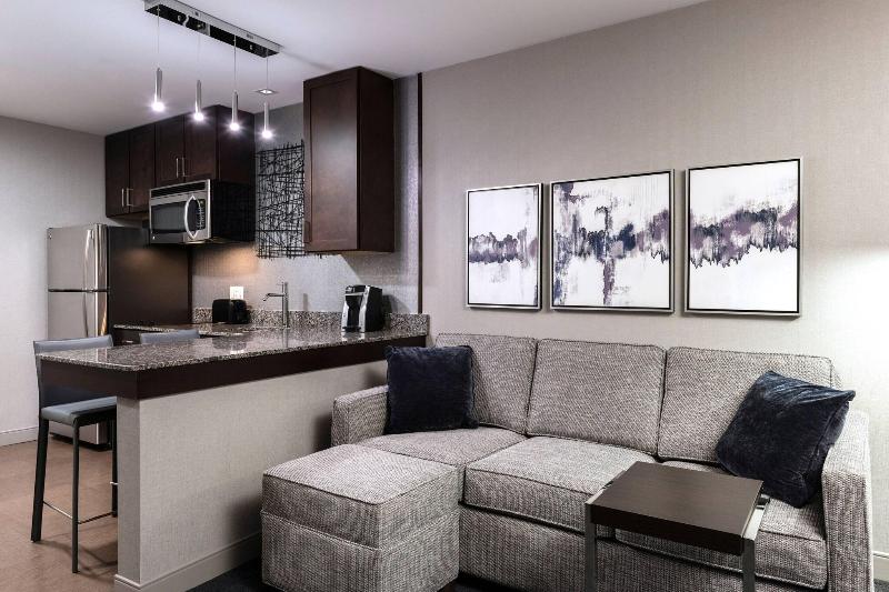 Fairfield Inn & Suites by Marriott Boston Logan Ai image