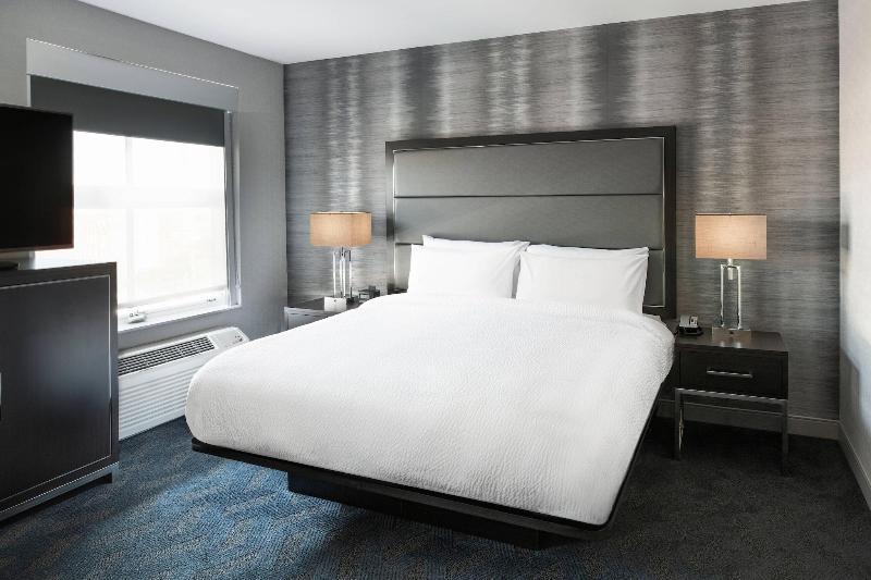 Fairfield Inn & Suites by Marriott Boston Logan Ai image