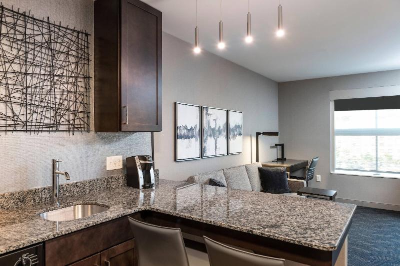 Fairfield Inn & Suites by Marriott Boston Logan Ai image