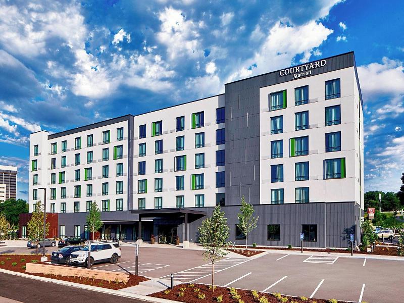 Courtyard By Marriott Minneapolis West