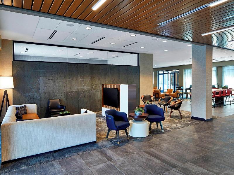 Courtyard By Marriott Minneapolis West