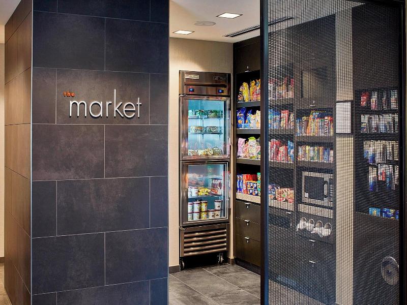 Courtyard By Marriott Minneapolis West