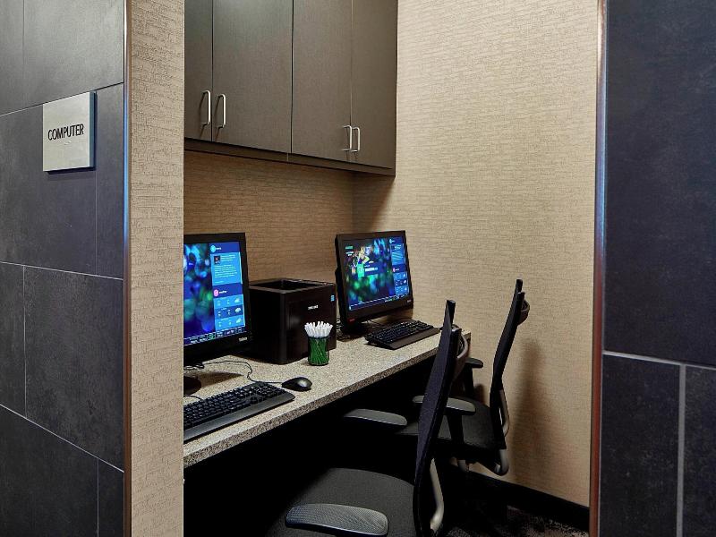 Courtyard By Marriott Minneapolis West
