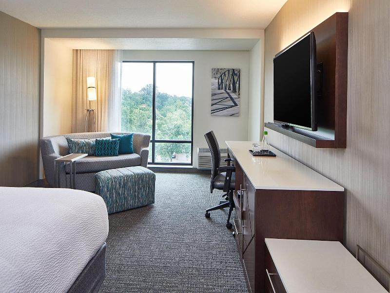 Courtyard By Marriott Minneapolis West