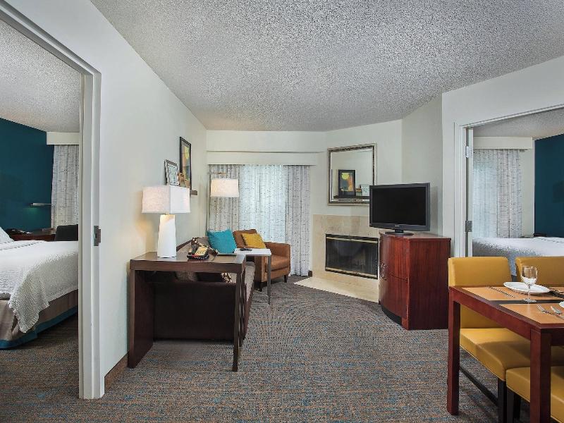SUITE TWO DOUBLE BEDS