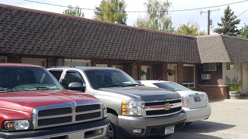 Trails End Motel