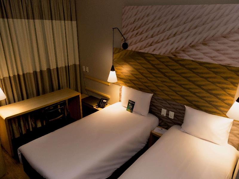 Ibis Lorena image