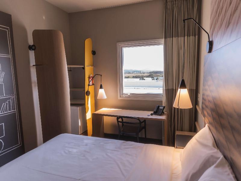 Ibis Lorena image