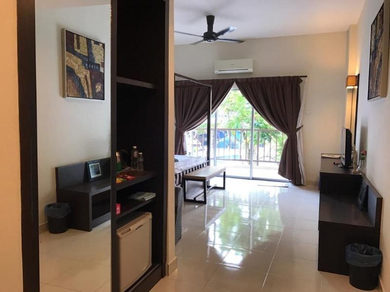 Gold Coast Marib Comfy Studio — main photo