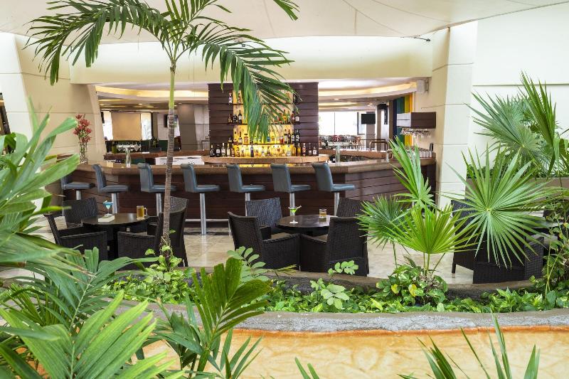 Crown Paradise Club Cancún Todo Incluido image