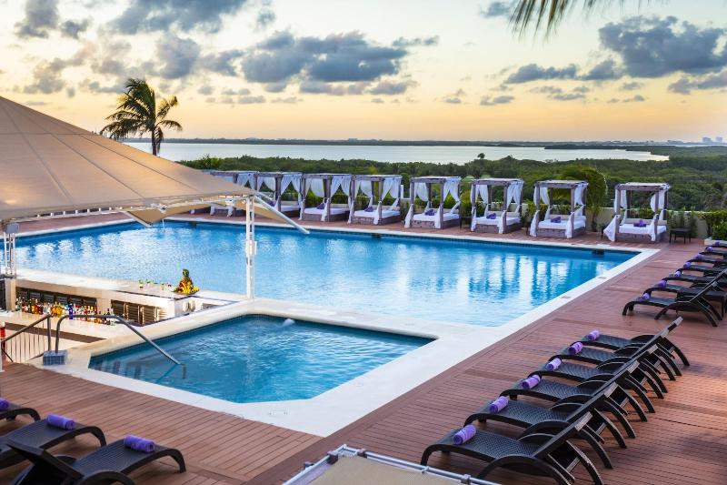 Crown Paradise Club Cancún Todo Incluido image