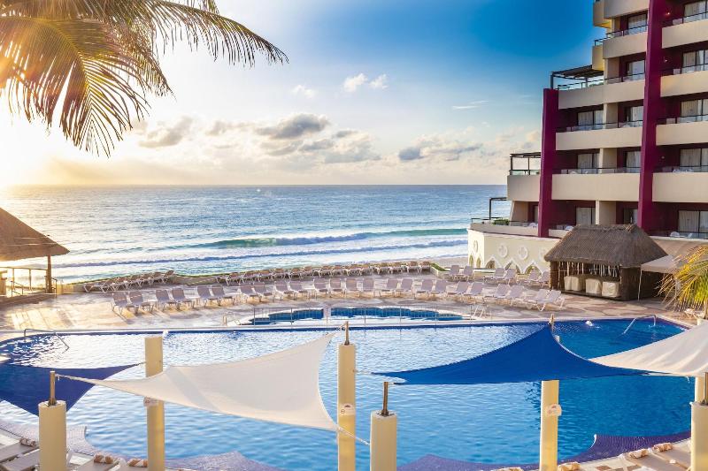 Crown Paradise Club Cancún Todo Incluido image