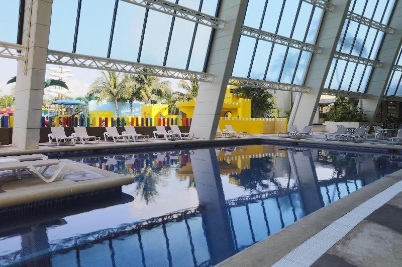 Crown Paradise Club Cancún Todo Incluido image