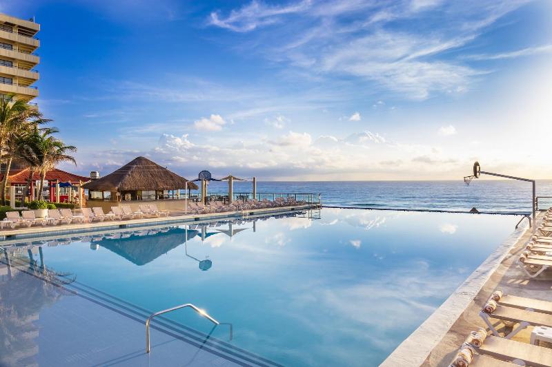 Crown Paradise Club Cancún Todo Incluido image
