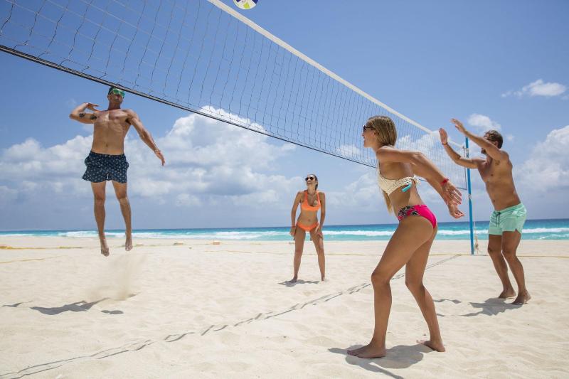Crown Paradise Club Cancún Todo Incluido image