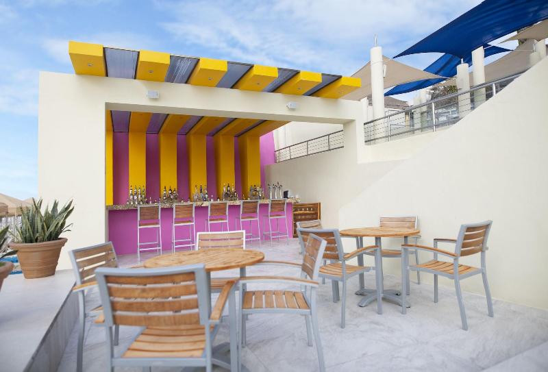 Crown Paradise Club Cancún Todo Incluido image