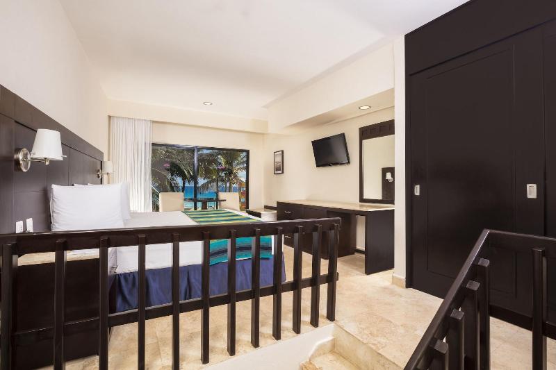 Crown Paradise Club Cancún Todo Incluido image