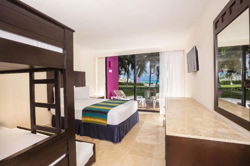 Crown Paradise Club Cancún Todo Incluido image
