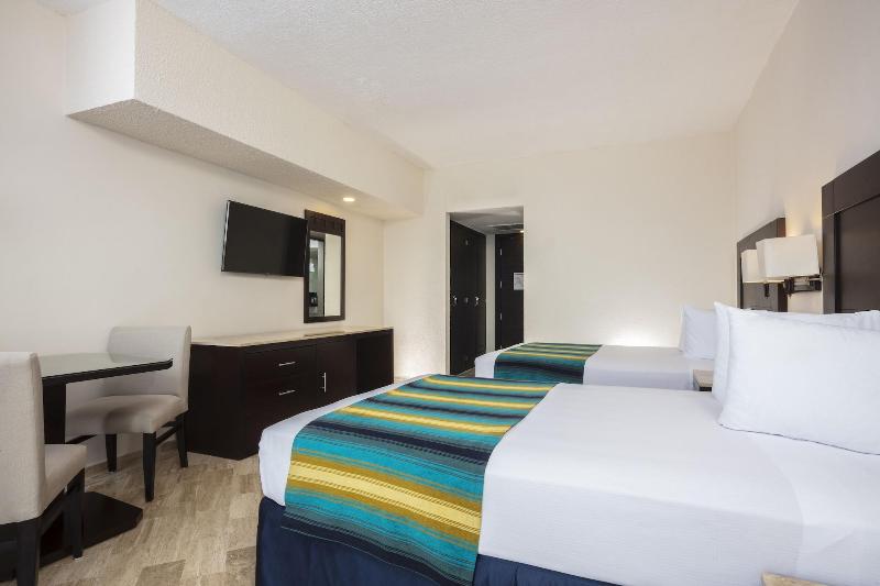 Crown Paradise Club Cancún Todo Incluido image