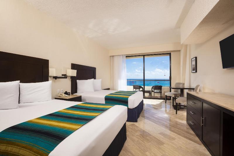Crown Paradise Club Cancún Todo Incluido image