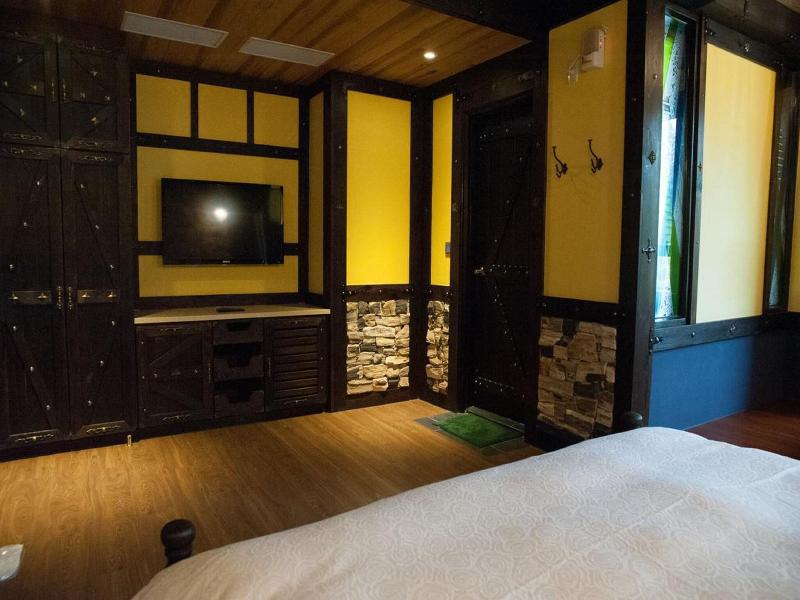 Sun Moon Lake Youngquan Hotels image