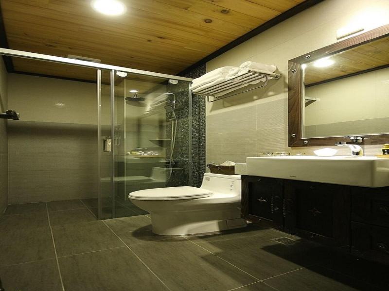 Sun Moon Lake Youngquan Hotels image