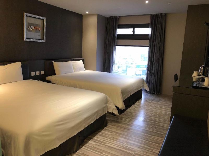 Fine Hotel image