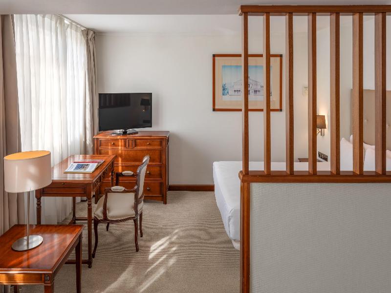 Melia White House Apartments image