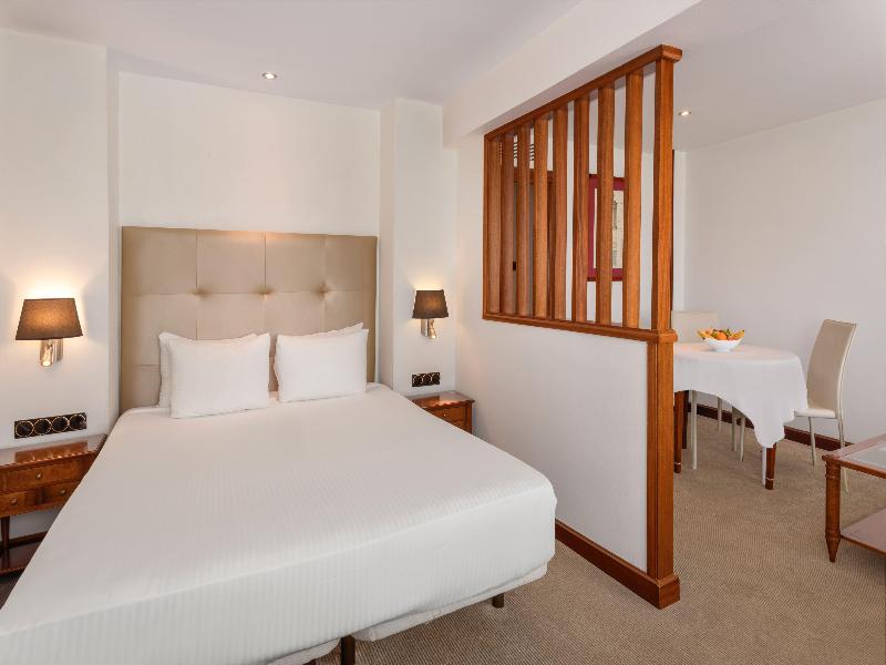 Melia White House Apartments image