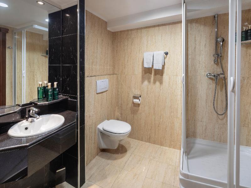 Melia White House Apartments image