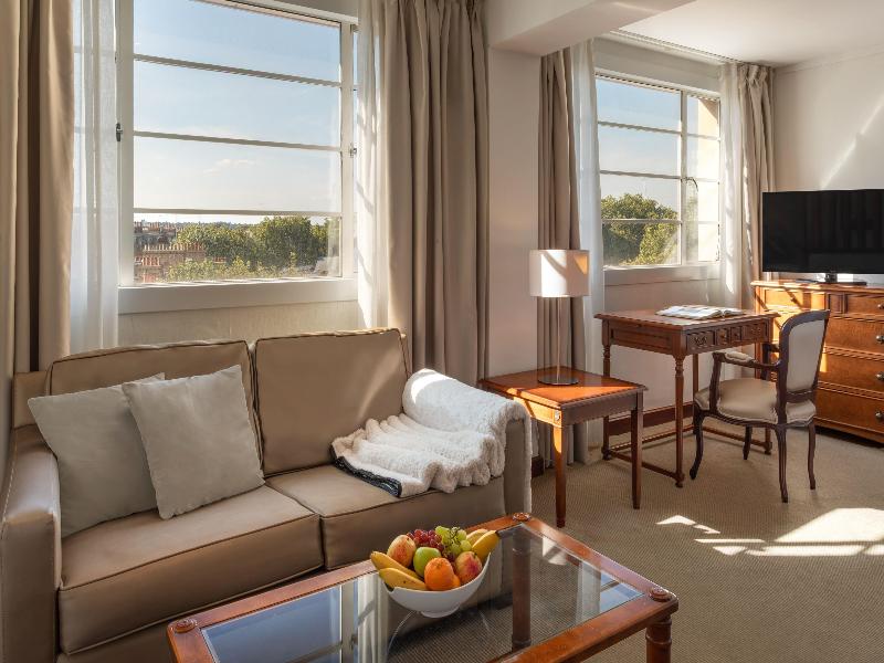 Melia White House Apartments image
