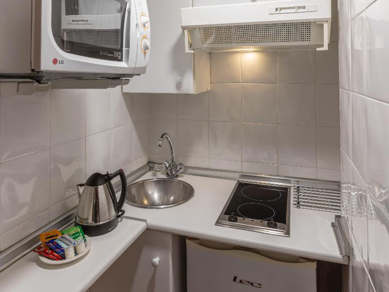 Melia White House Apartments image