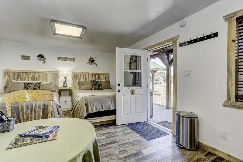 Cascade Lake Inn image
