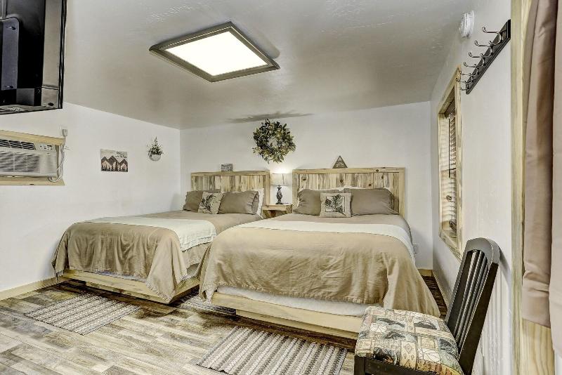 Cascade Lake Inn image