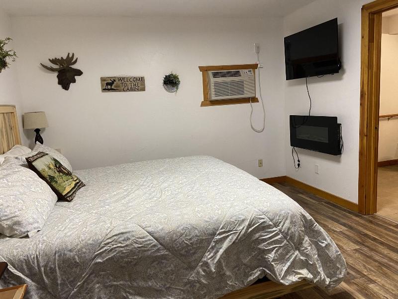 Cascade Lake Inn image