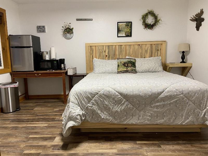 Cascade Lake Inn image