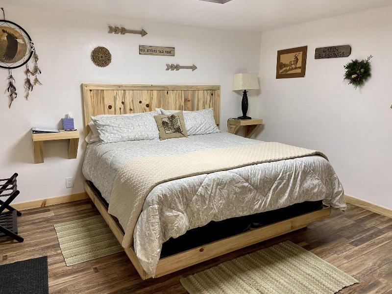 Cascade Lake Inn image