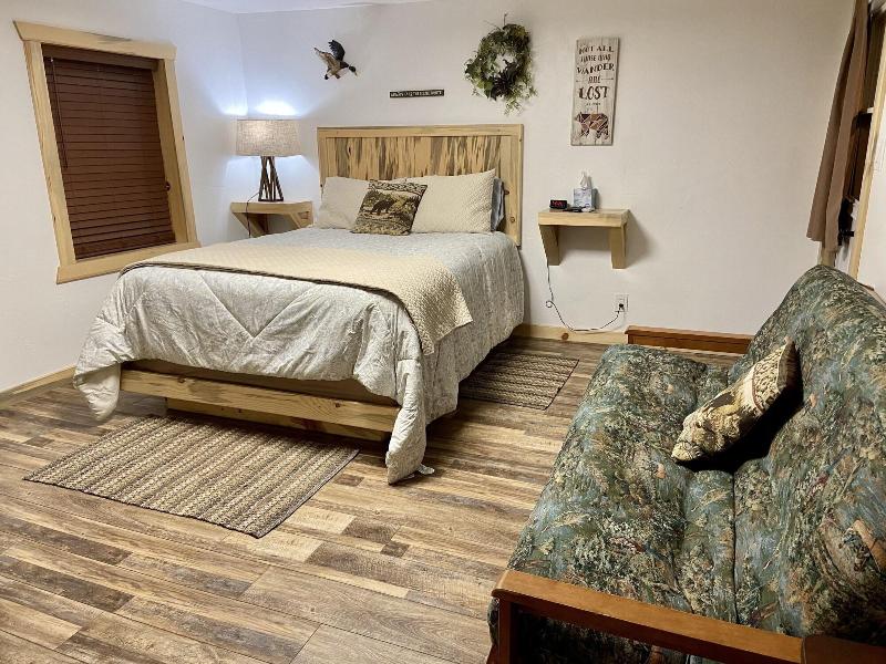 Cascade Lake Inn image
