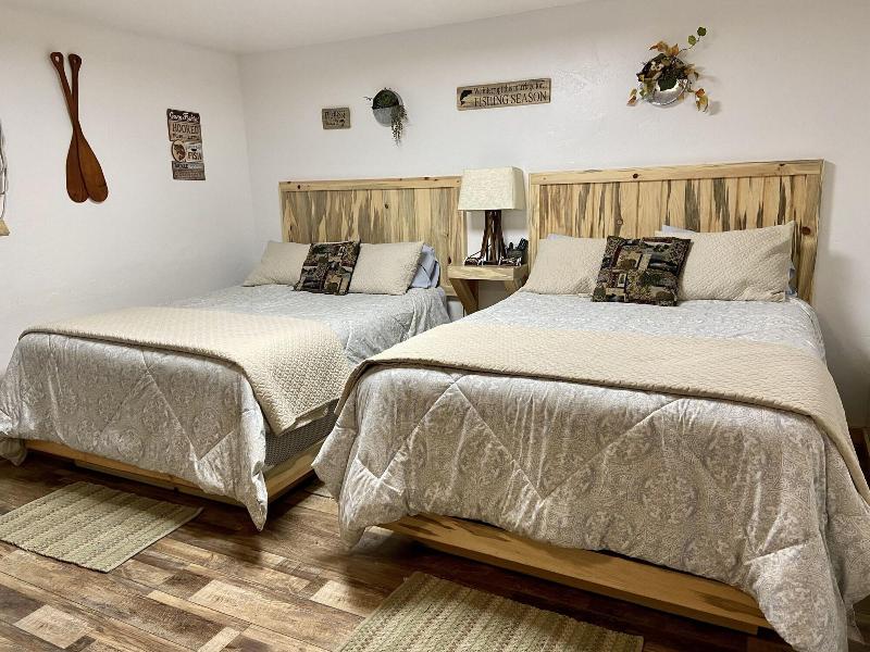 Cascade Lake Inn image