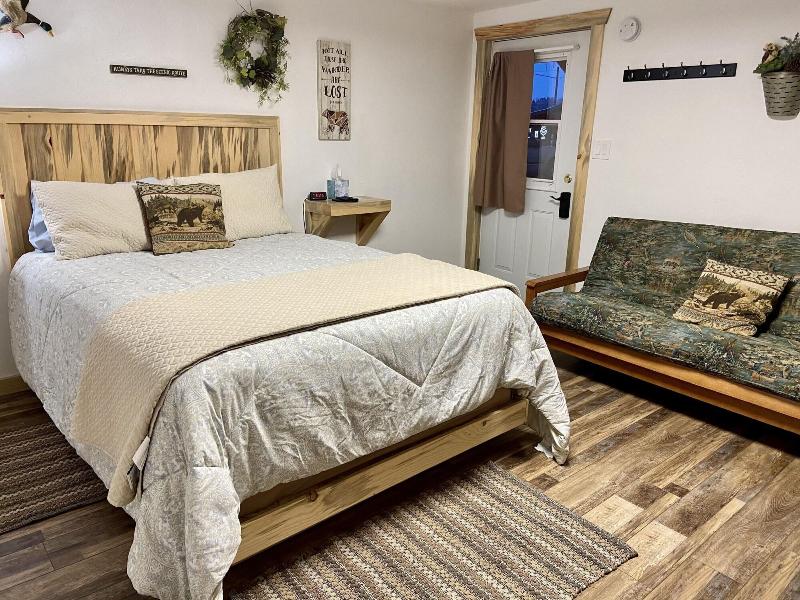 Cascade Lake Inn image