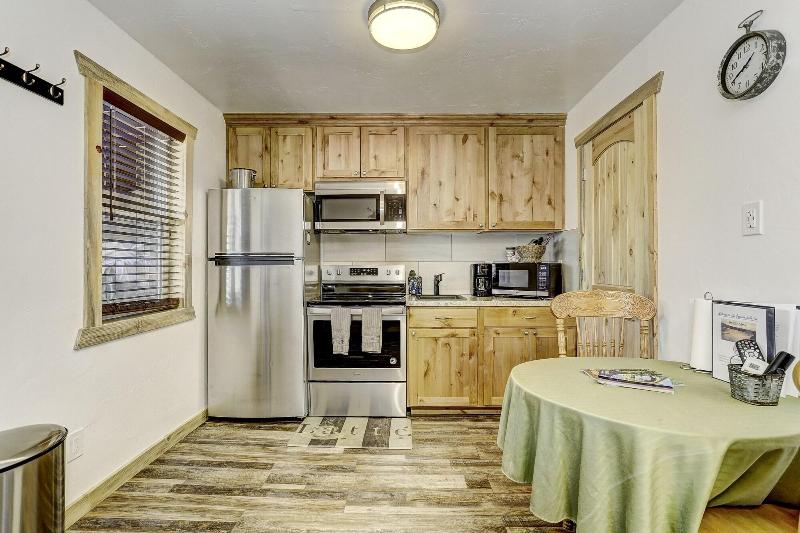 Cascade Lake Inn image