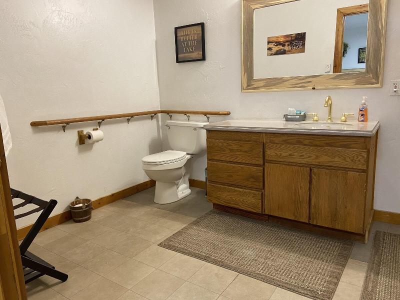 Cascade Lake Inn image