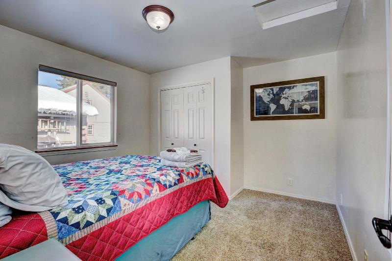 Cascade Lake Inn image