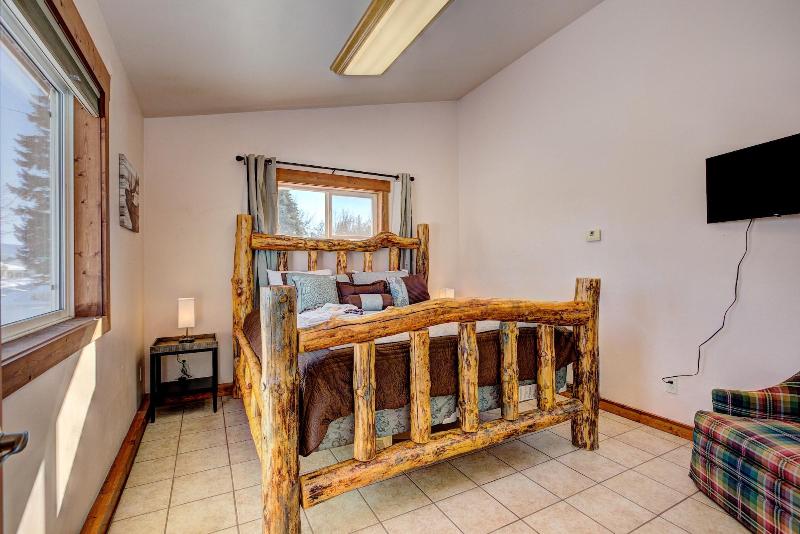 Cascade Lake Inn image