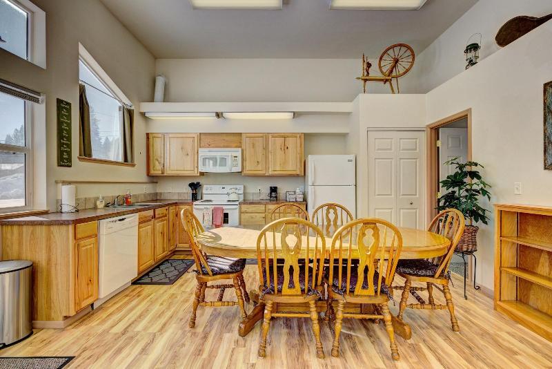 Cascade Lake Inn image
