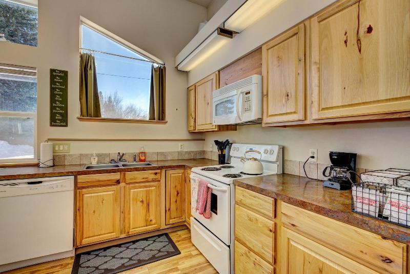 Cascade Lake Inn image