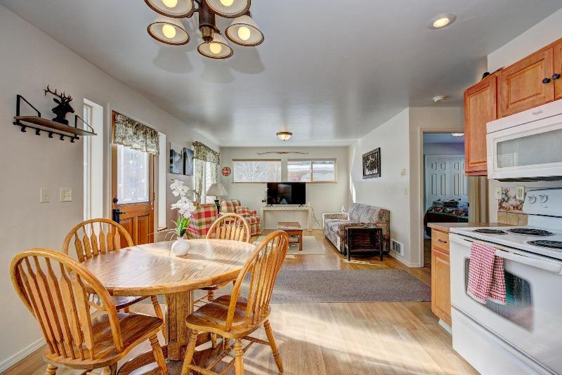 Cascade Lake Inn image