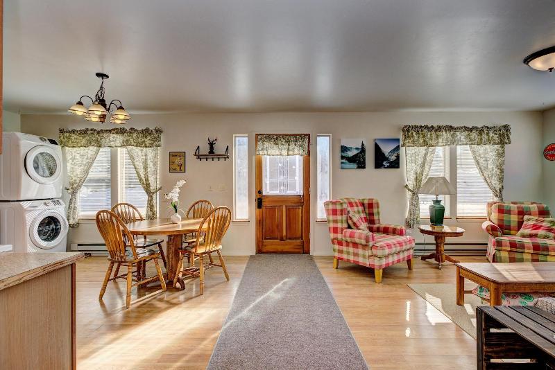 Cascade Lake Inn image